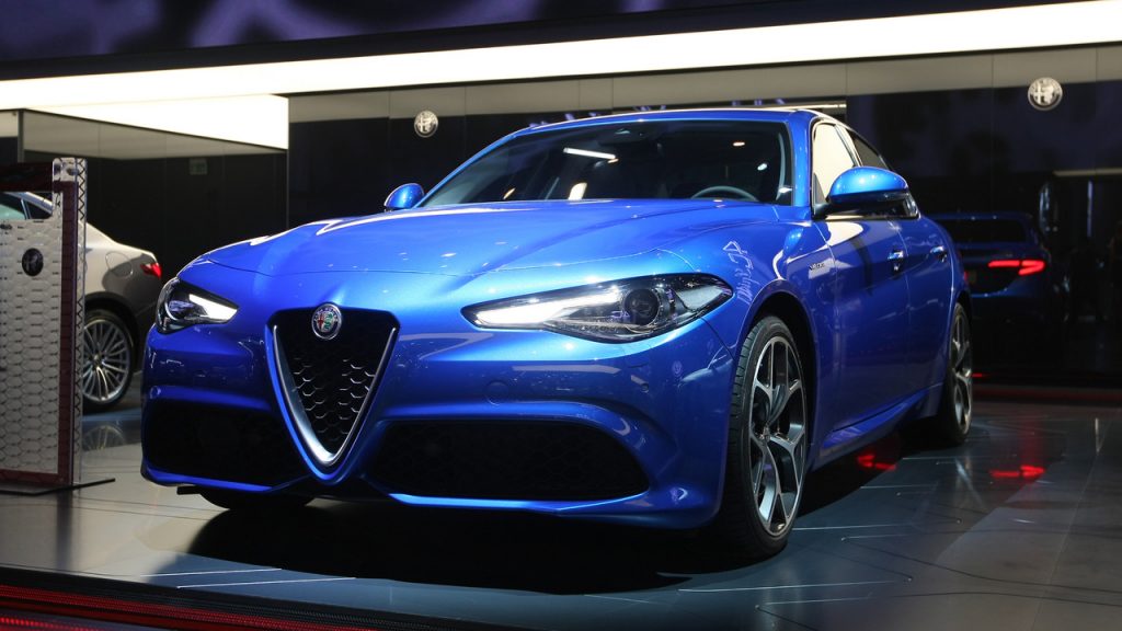 2016-alfa-romeo-giulia-veloce-paris-motor-show