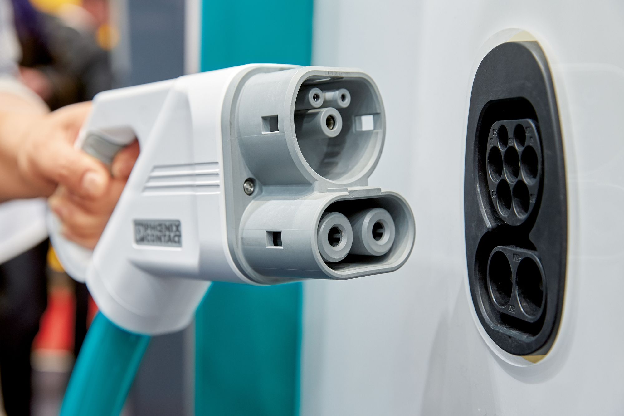 Manufacturers will join forces to build electric charging network