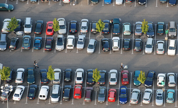 Car insurance scammers target Christmas shoppers in car parks