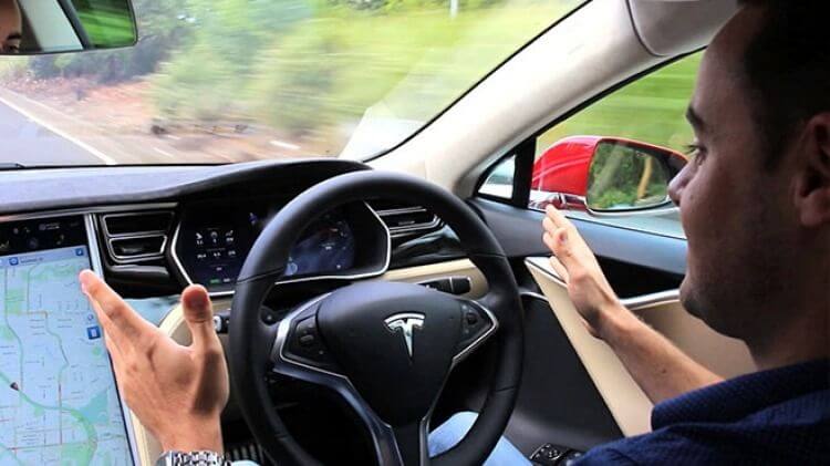 Tesla allows self-driving cars to break speed limit if they wish