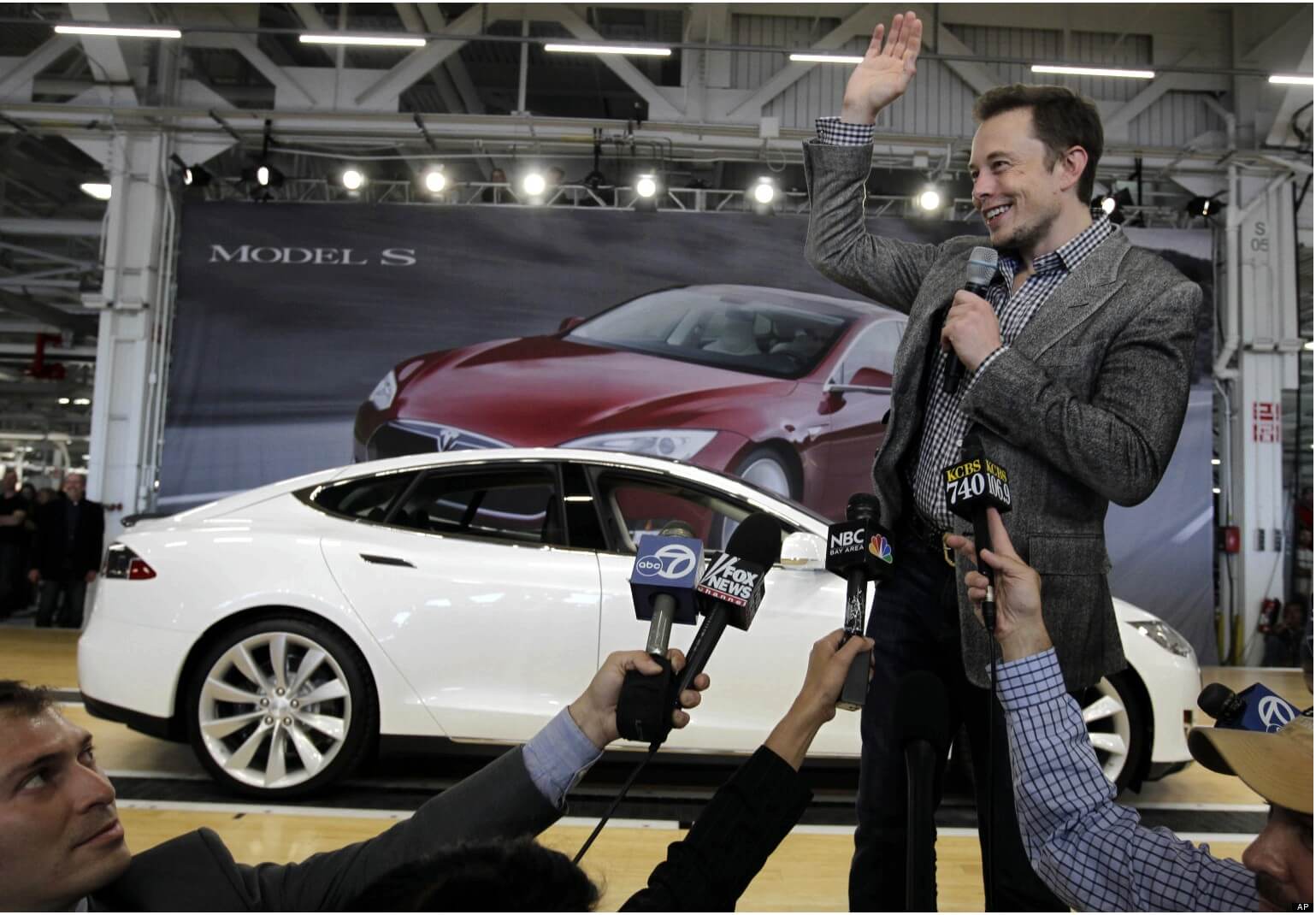Tesla electric car deliveries declined by 9.4% during last quarter