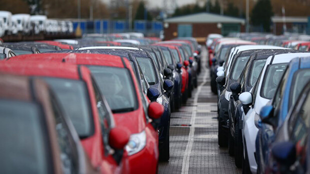 Number of new cars licensed in April slows down by 9.6%
