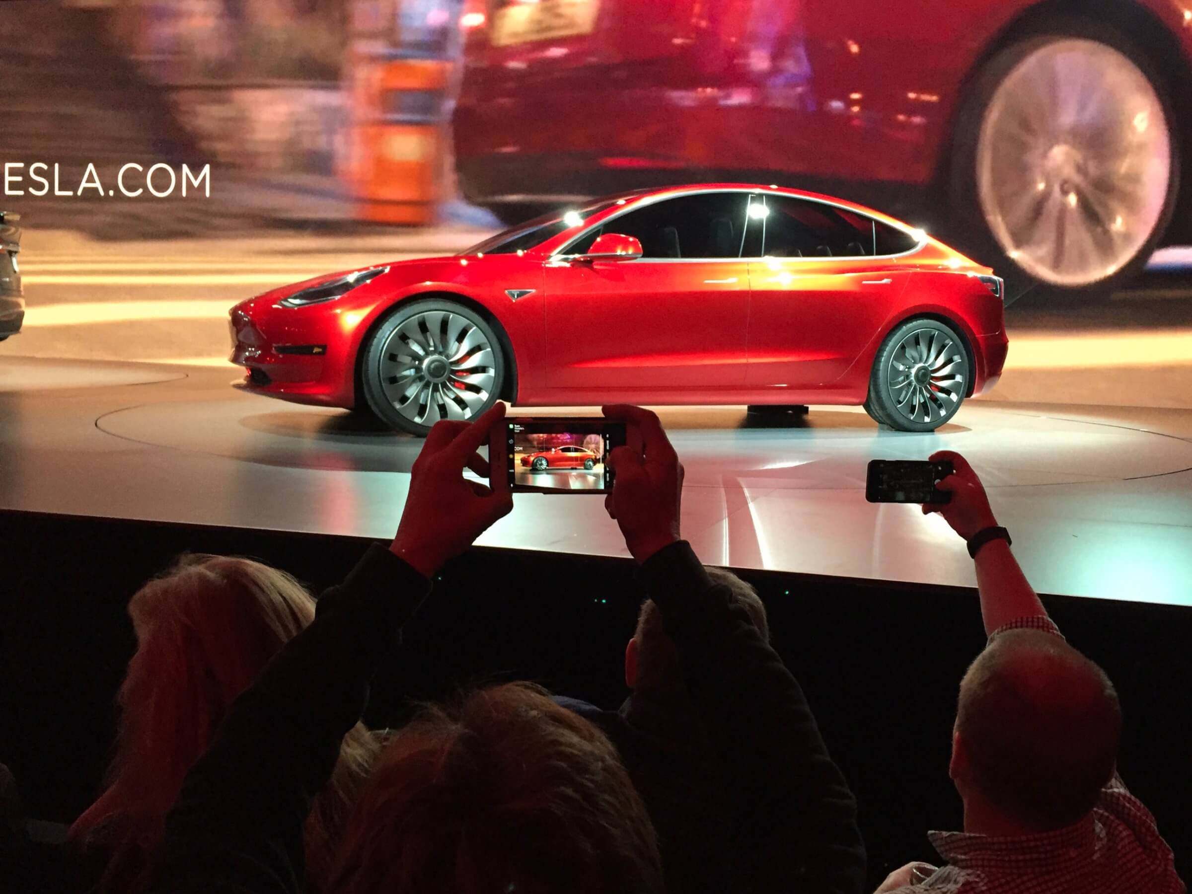 Tesla reveals when they will deliver their first Model 3 cars