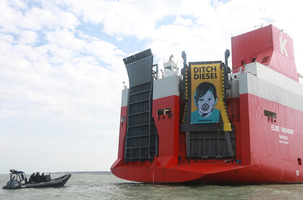 Greenpeace activists board ship transporting Volkswagen diesel cars to UK