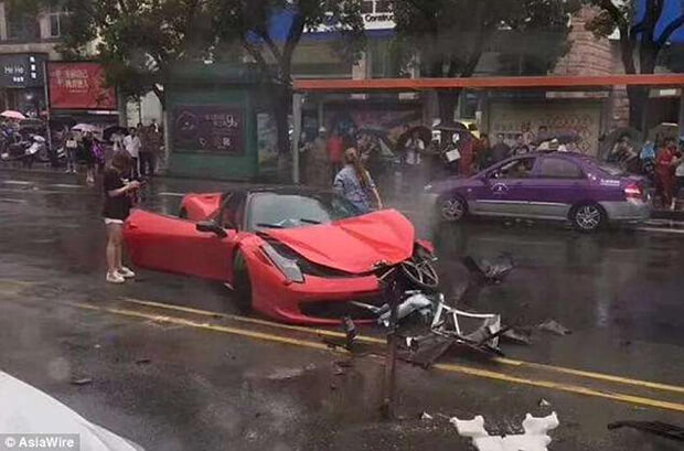 WATCH: Driver crashes Ferrari 458 Italia minutes after renting the expensive supercar