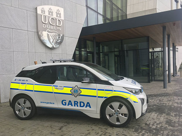 Garda Siochána BMW i8