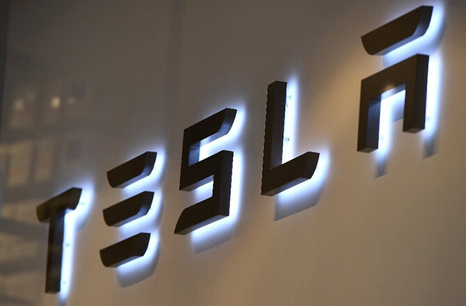 Tesla Motors recalls 30,000 cars in China