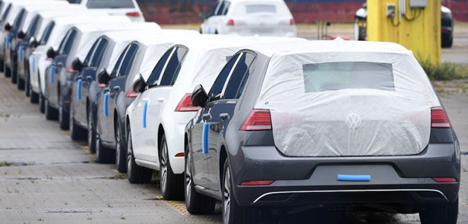 UK car manufacturers stockpiling car parts in preparation for Brexit