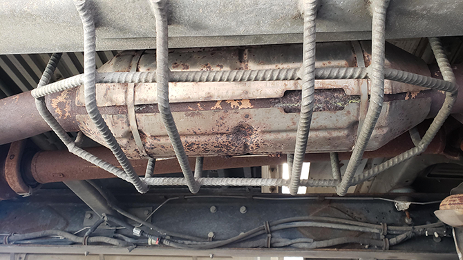 Catalytic converter cage